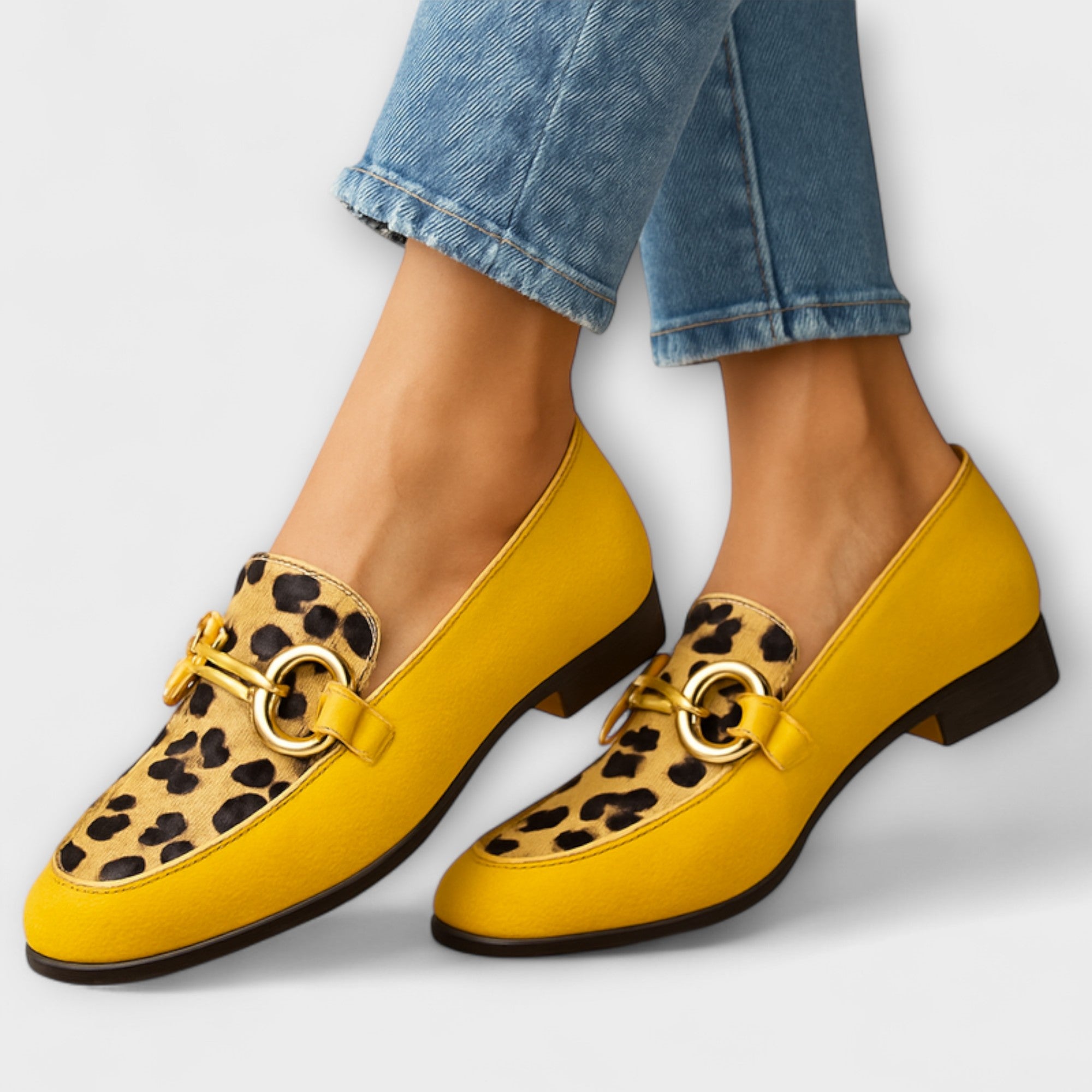 Sonia Zapatillas con Estampado Animal y Hebilla Decorativa